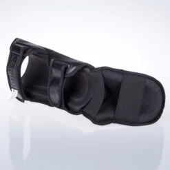 Fighter Shinguards Thai Ergo - Black/red, FSG-004BR -Boxing Shop 0b31122f5c56762d1a3b896c5568d3eb