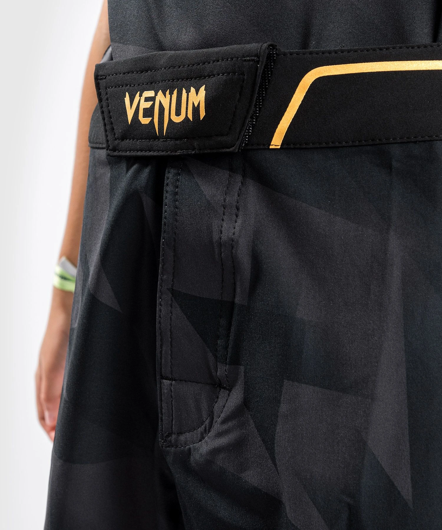 Venum Razor Kids MMA Shorts - Black/gold 8 Venum Razor Kids MMA Shorts - Black/gold - Image 6