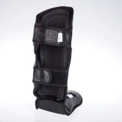 Fighter Shinguards Thai Ergo - Black/white, FSG-004BW -Boxing Shop d833e45fee47d591b003665c1d116a36